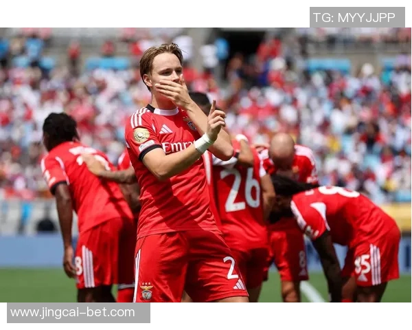 足总杯惊现逆转本菲卡力克拜仁红牌事件引发全场热议