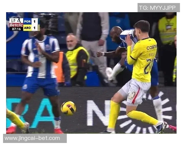 足总杯波尔图与多特蒙德战平点球大战引发争议判罚全场沸腾